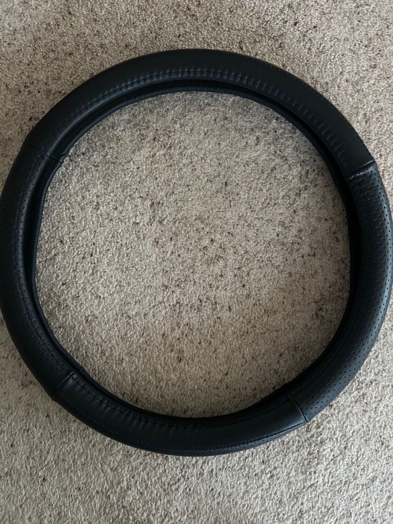 Steering wheel cover 