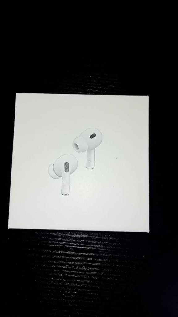 Apple airpods pros 2nd Generation wirless earbuds MagSafe charging case (USB-C)