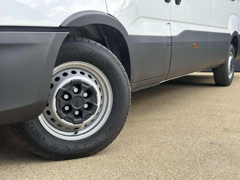 IVECO DAILY 2.3D HPI 14V 35S 4100 LWB H2 Euro 6 (s/s) 5dr 2025