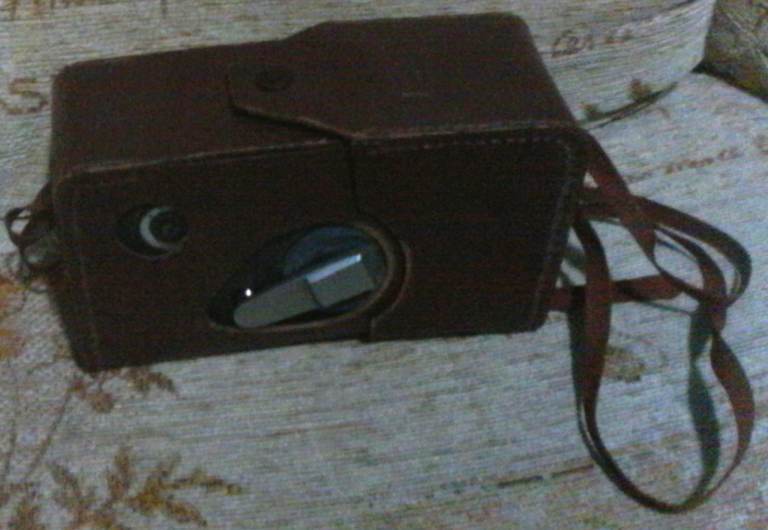 VINTAGE 1960S KODAK ESCORT 8 8MM FILM MOVIE CAMERA