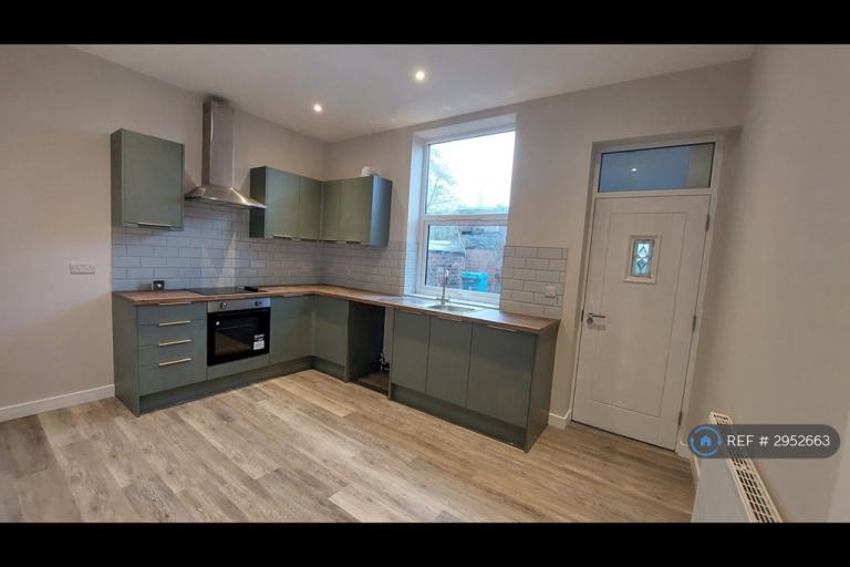 2 bedroom house in Livingstone Street, Lees, Oldham, OL4 (2 bed) (#2952663)