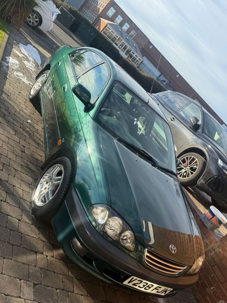 Toyota Avensis 2.0 Auto Gls 4dr Saloon 1999