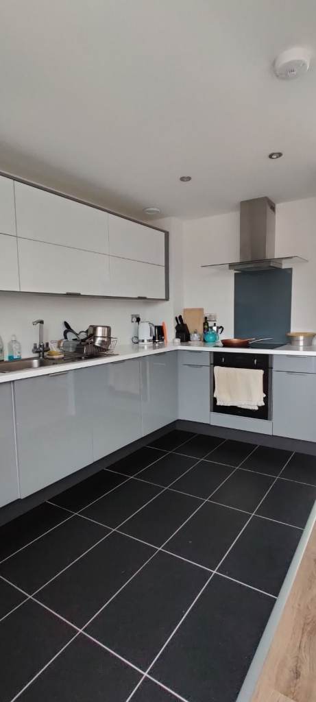 Lovely 2-bdr 2-bath + patio flat in central Liverpool (£1300 pcm)