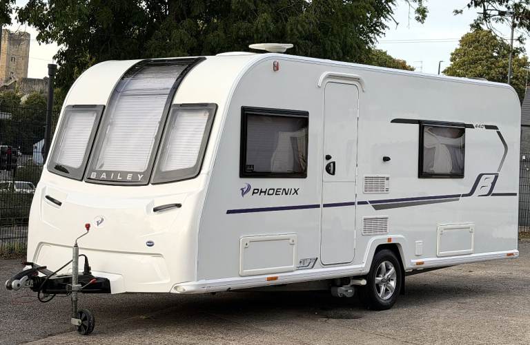 2020 BAILEY PHOENIX 440/4, 4 BERTH FIXED BED, END BATHROOM, MOTOR MOVER, AIR AWNING!