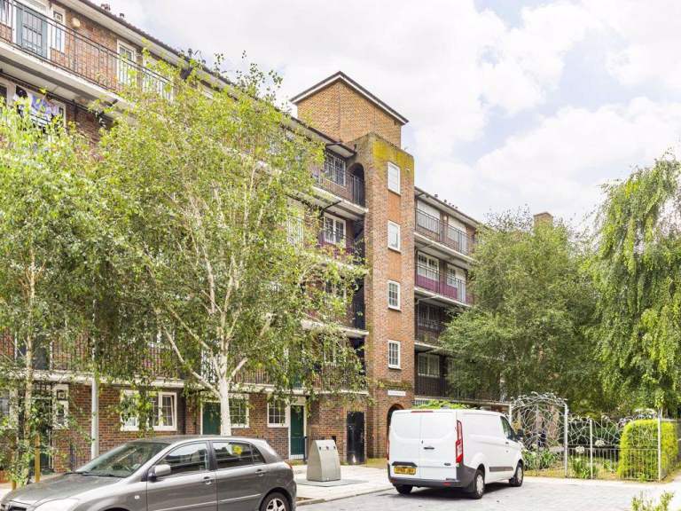 Universal Credit Welcome 2 Bedroom flat Bow Rd Tower Hamlets Available Now