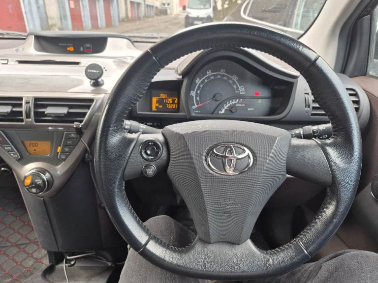 Toyota, IQ, Hatchback, 2009, Manual, 998 (cc), 3 doors