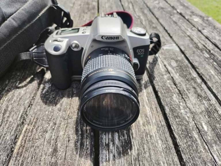 Canon Eos 500n camera with canon ultrasonic lens 28-80mm (worth £40) on its own, bag, instructions