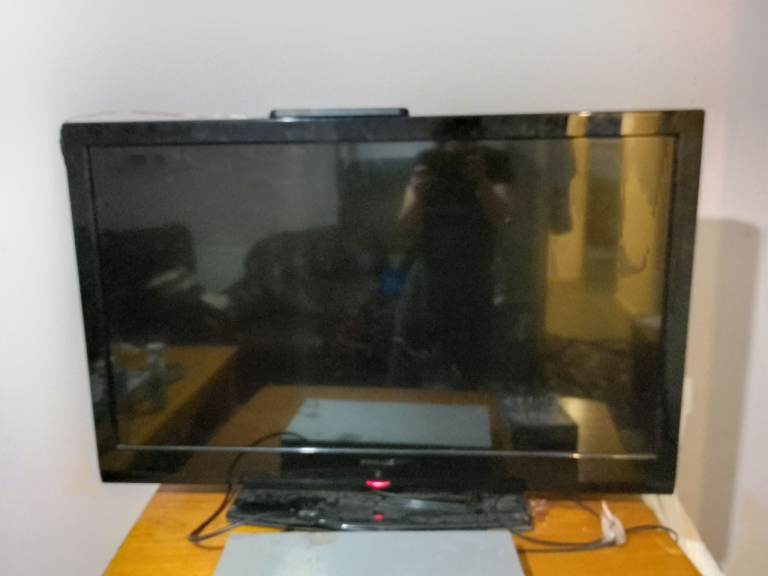 image for Finlux 32inch TV no remote 