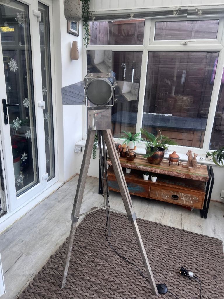 Grey tripod lamp