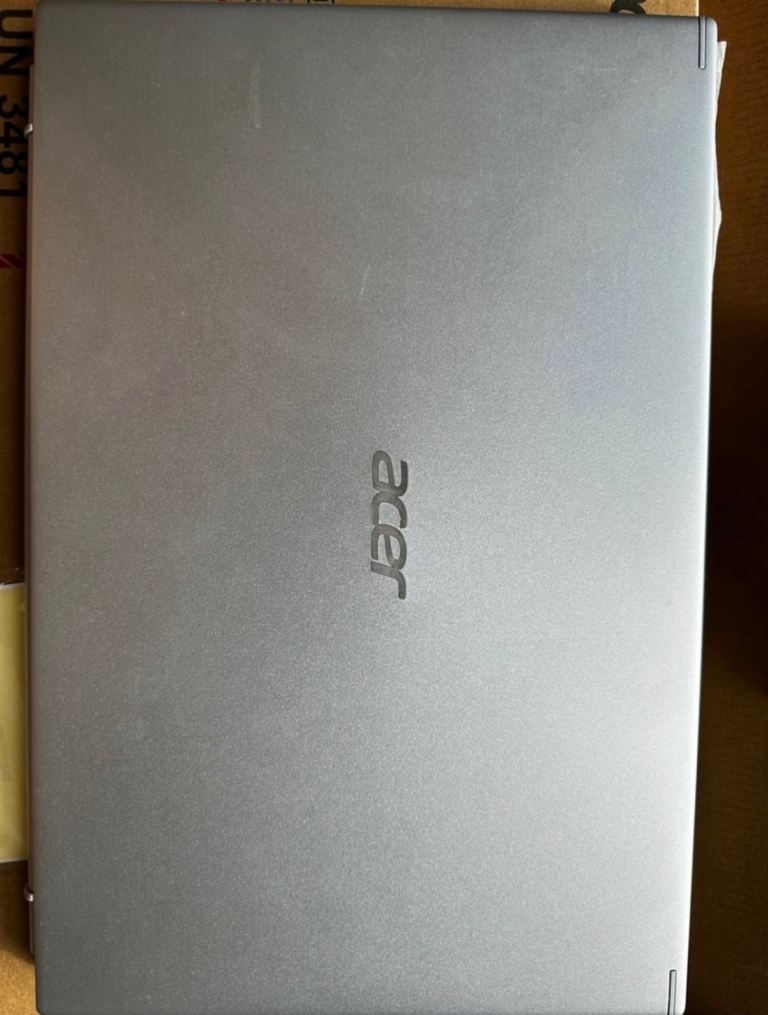 Acer laptop 15.6’m FHD 256GB 8GB