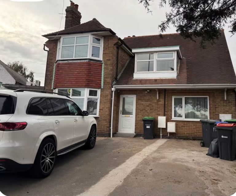 2 Bedroom Homely Flat - Fully Refurbished