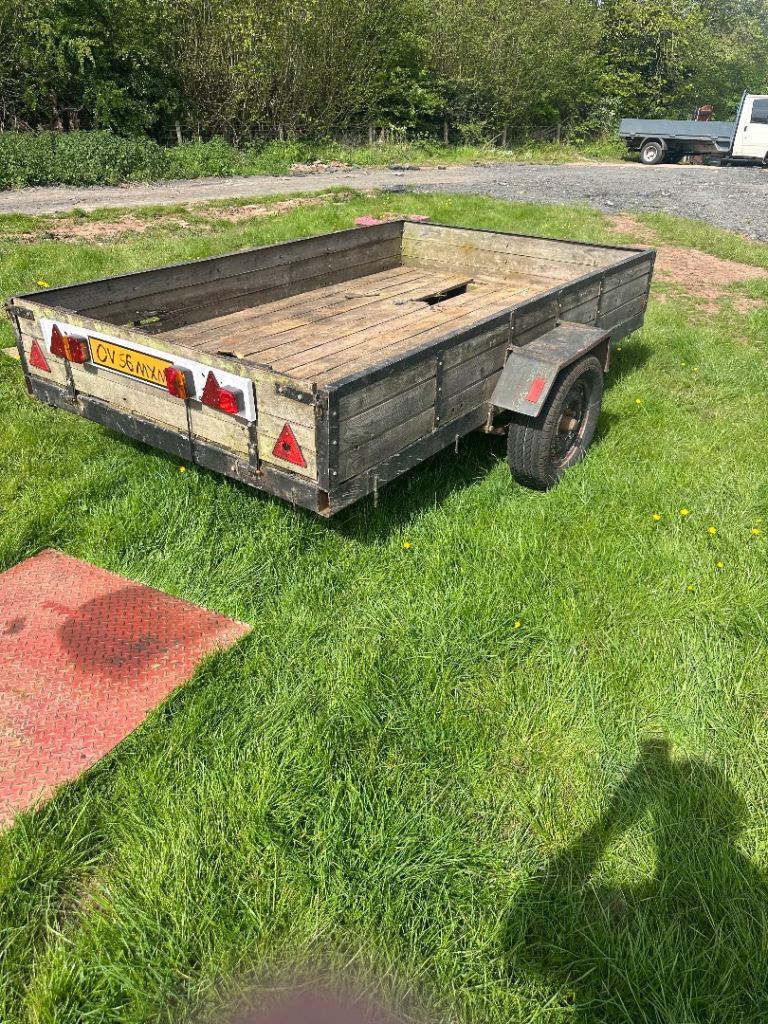 10x6 trailer very good condition only needs 2 planks 