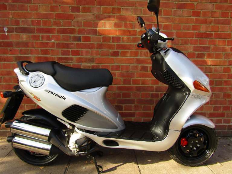 ITALJET FORMULA 125 TWO STROKE. OLD SCHOOL.. GREAT CONDITION ONLY 2313 MILES