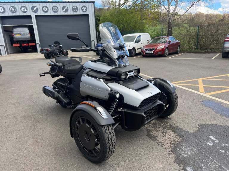 2025 Can-Am Canyon 1330cc 6 speed semi automatic Spyder trike