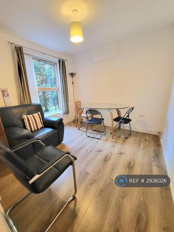 3 bedroom flat in Anson Road, Manchester, M14 (3 bed) (#2936326)