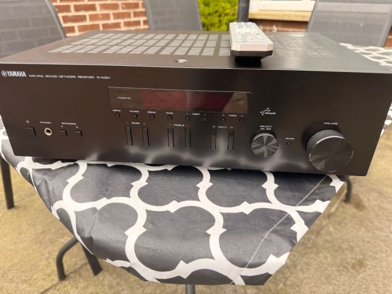 Yamaha R-N301 Network Stereo Receiver