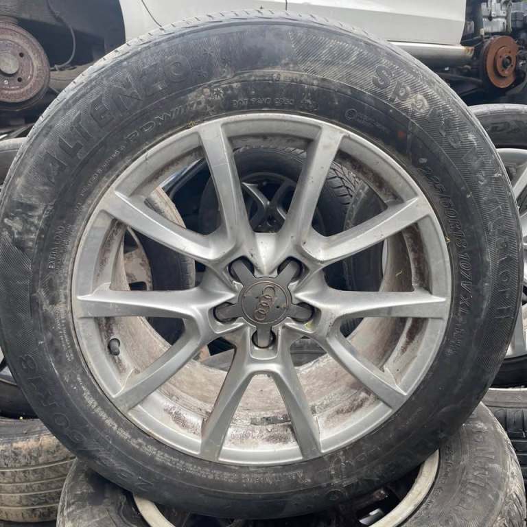 AUDI Q5 ALLOYS SET WITH TYRE AND CENTRE CAPS 235/60R18