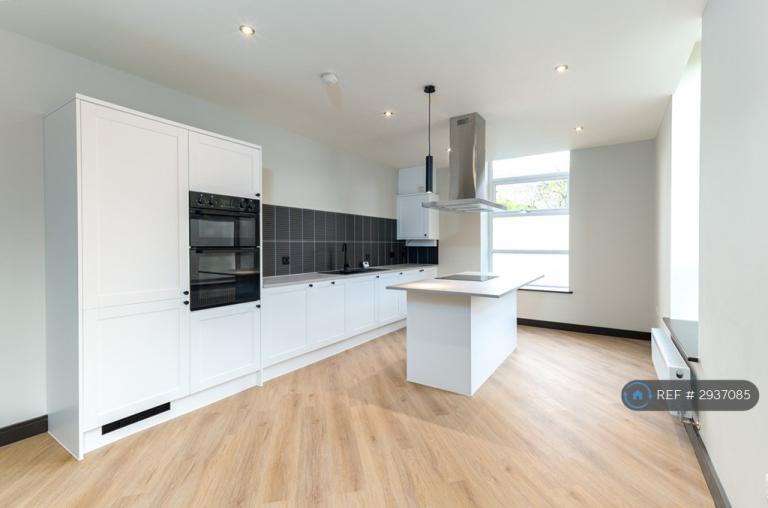 3 bedroom flat in Park Road, Rossendale, BB4 (3 bed) (#2937085)