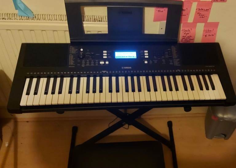 Yamaha PSR-E373 Electronic Keyboard with Stand – Good Condition