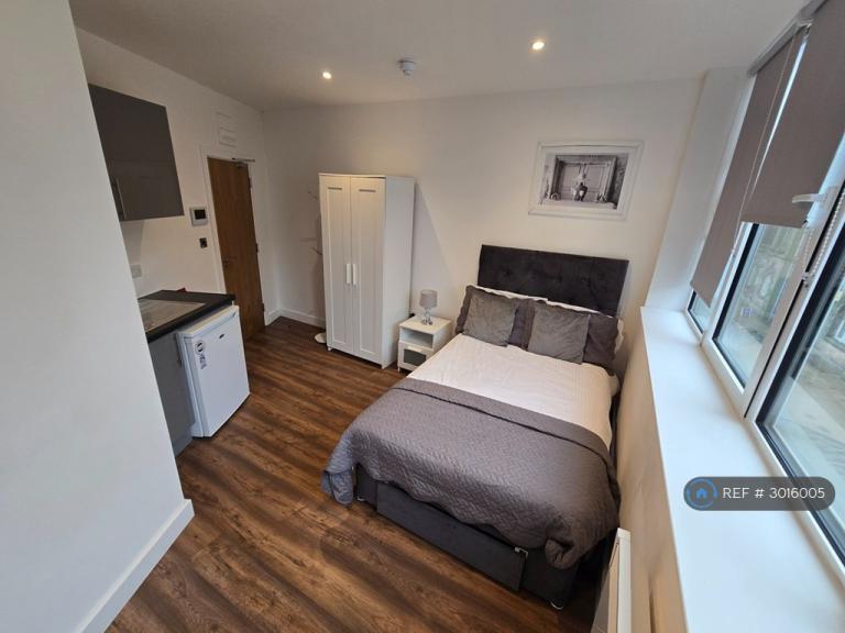 Studio flat in Tontine Street, Stoke-On-Trent, ST1 (#3016005)