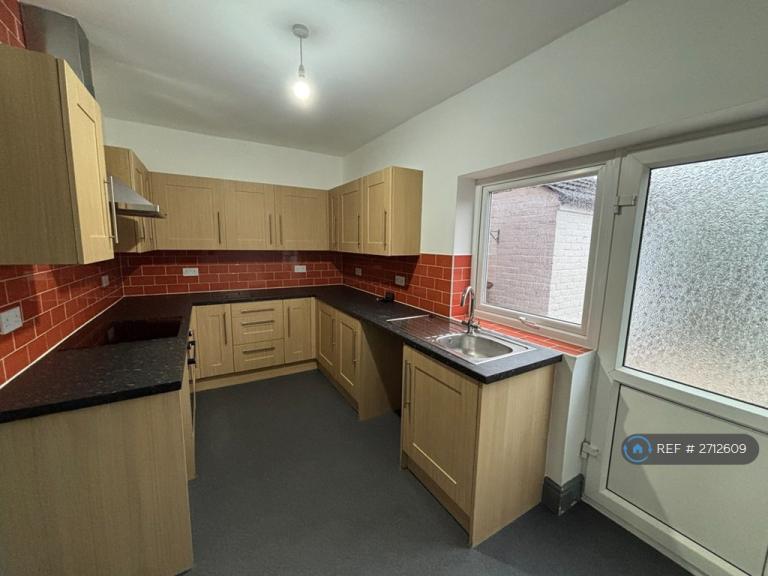 2 bedroom house in Ryden Avenue, Leyland, PR25 (2 bed) (#2712609)