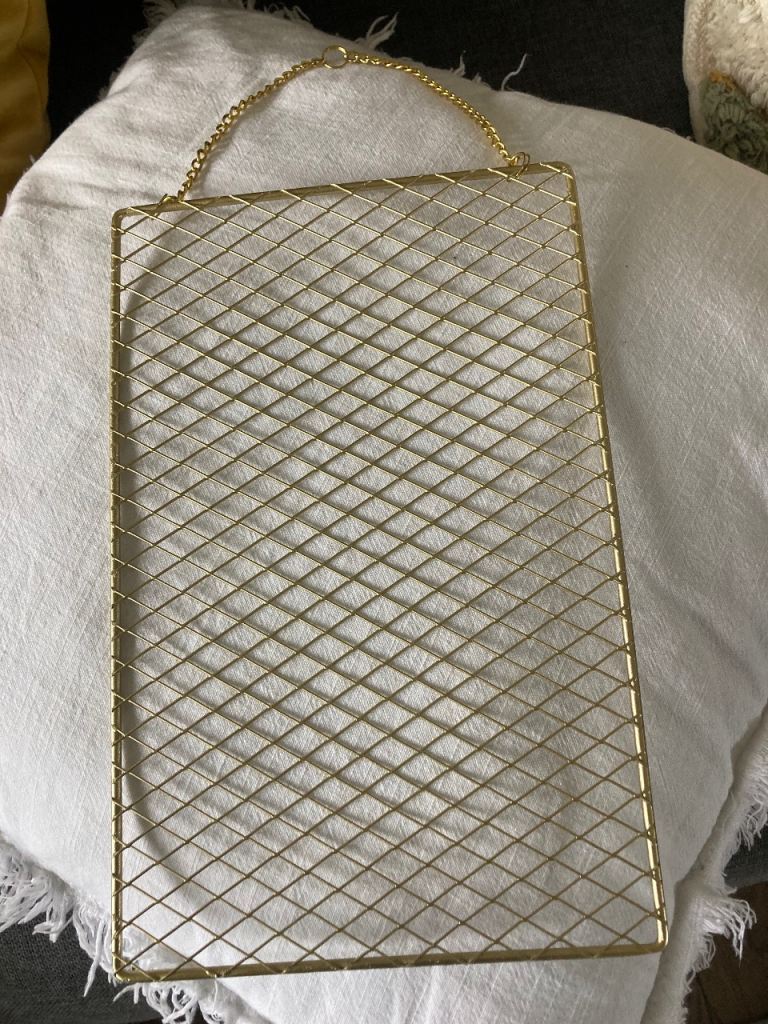 Free jewellery hanger