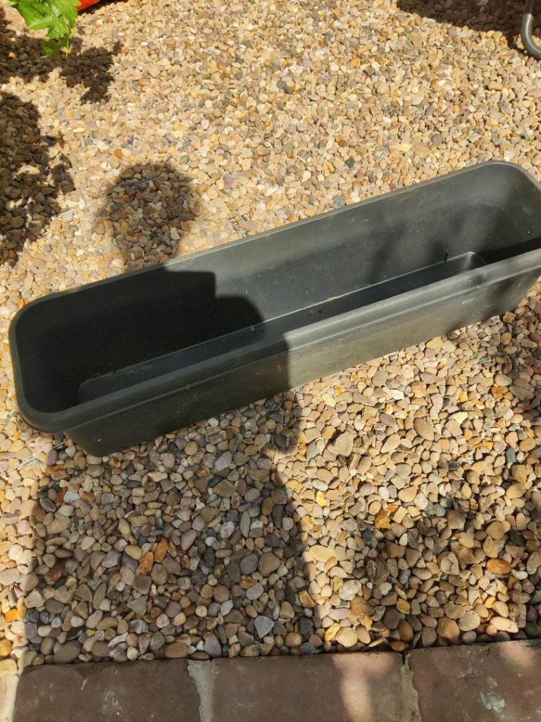 Rectangular plastic planter