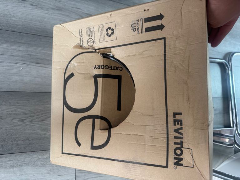 Leviton CAT 5e Cable 305m – White, New in Box