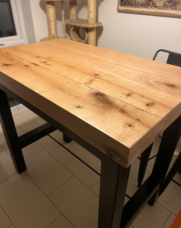 Sold Oak hight top kitchen table and stools 