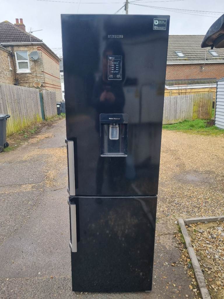 Tall fridge freezer SAMSUNG frost free. Delivery 