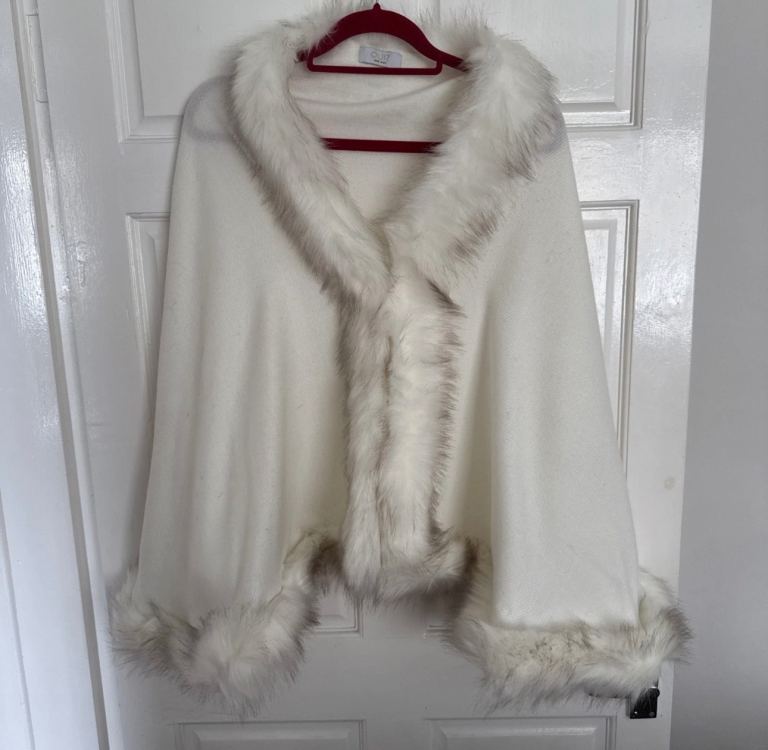 Quiz White Faux Fur Trimmed Cape
