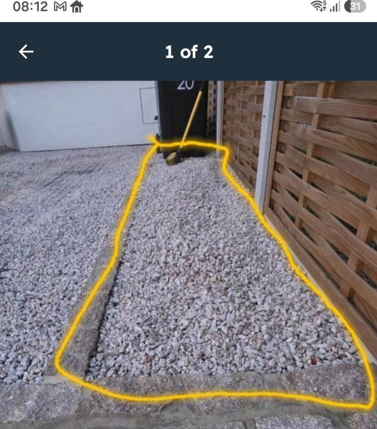 Garden Gravel  /Stones - Grey, Good Condition white quartz
