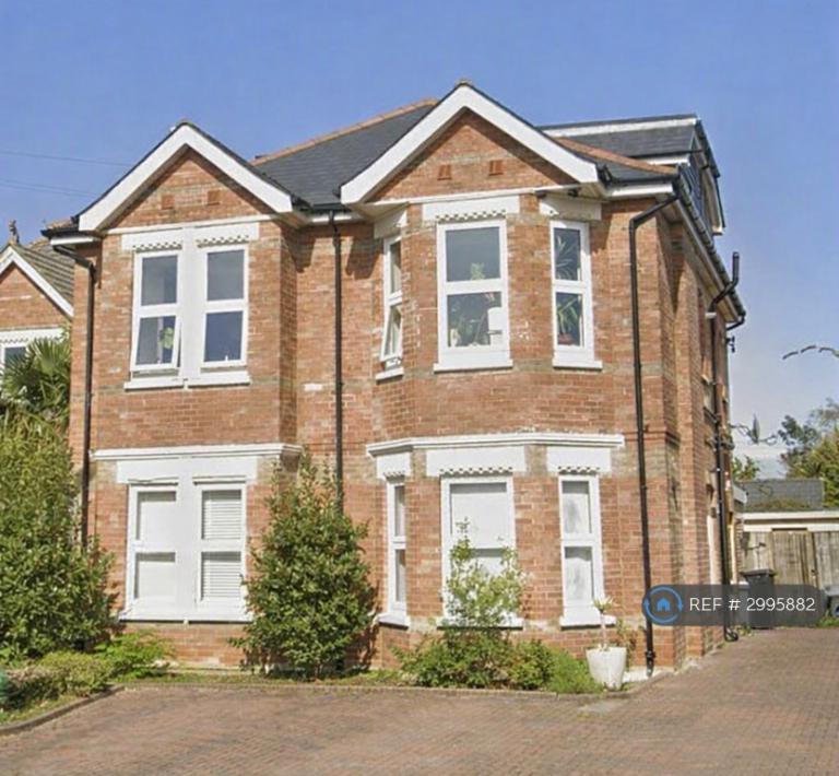 1 bedroom flat in Heron Court Road, Bournemouth, BH3 (1 bed) (#2995882)