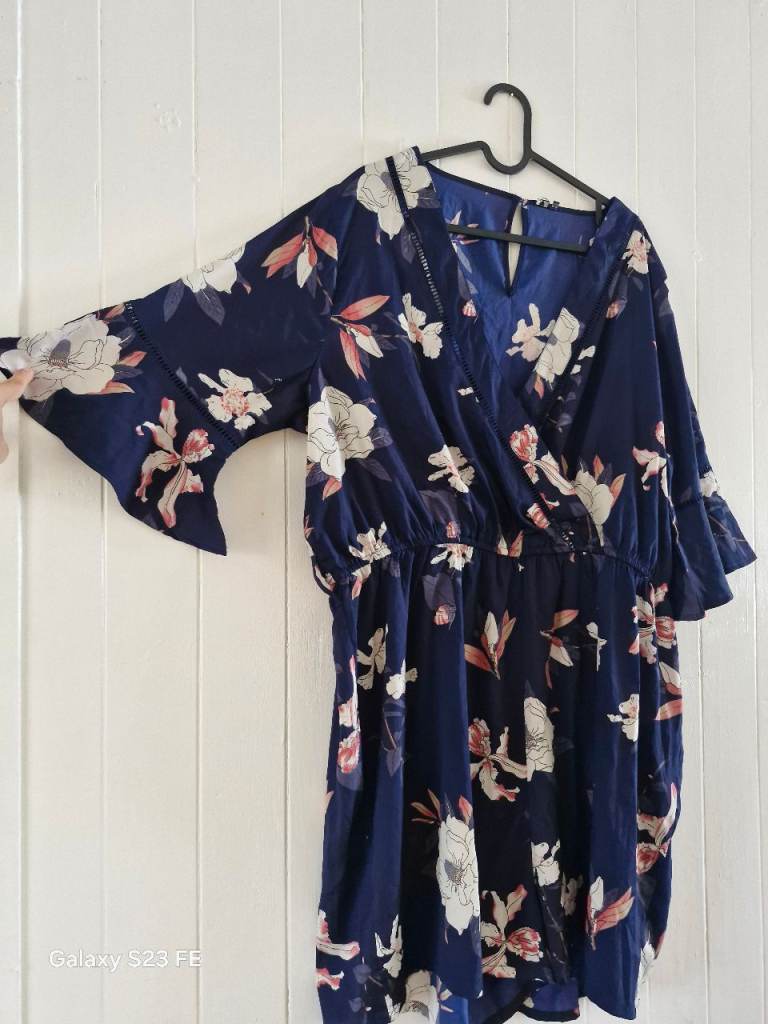 Influence Navy Floral Playsuit/Dress – Size 22, As Good As New