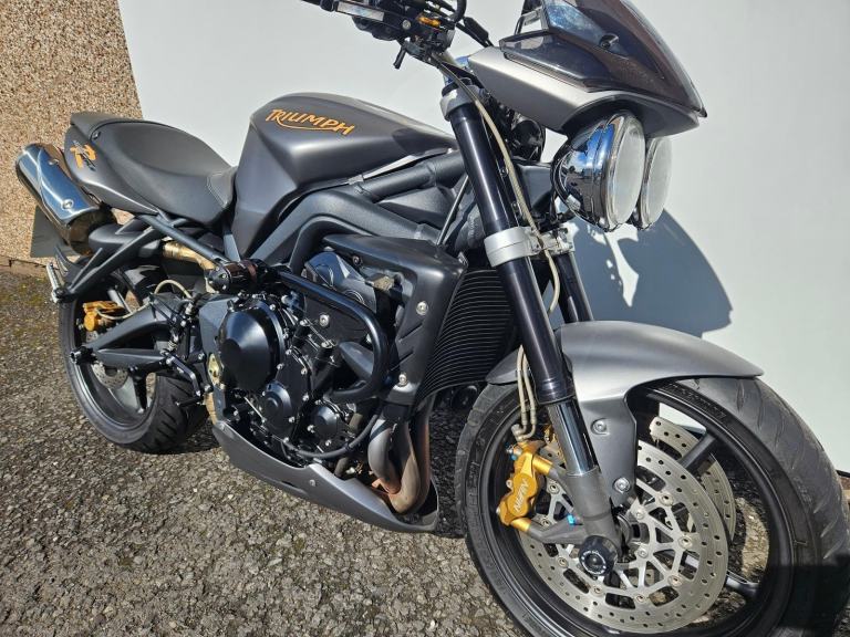 Triumph Street Triple R 675 abs in outstanding condition