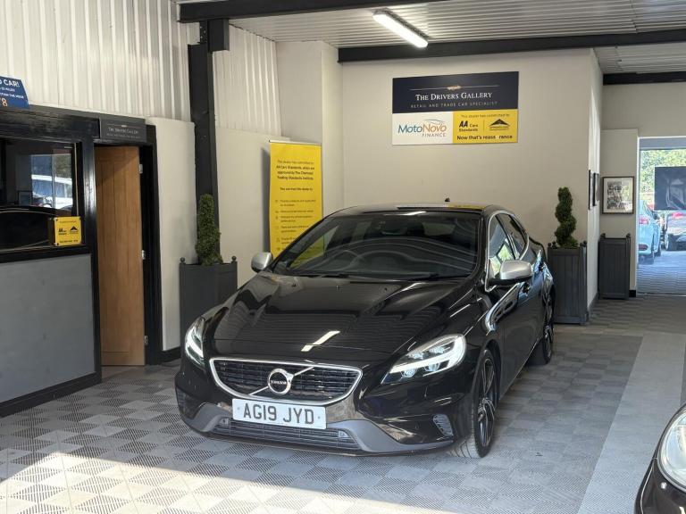Volvo V40 2.0 T3 R-Design Edition Hatchback 5dr Petrol Manual Euro 6 (s/s) (152 ps) Petrol Manual