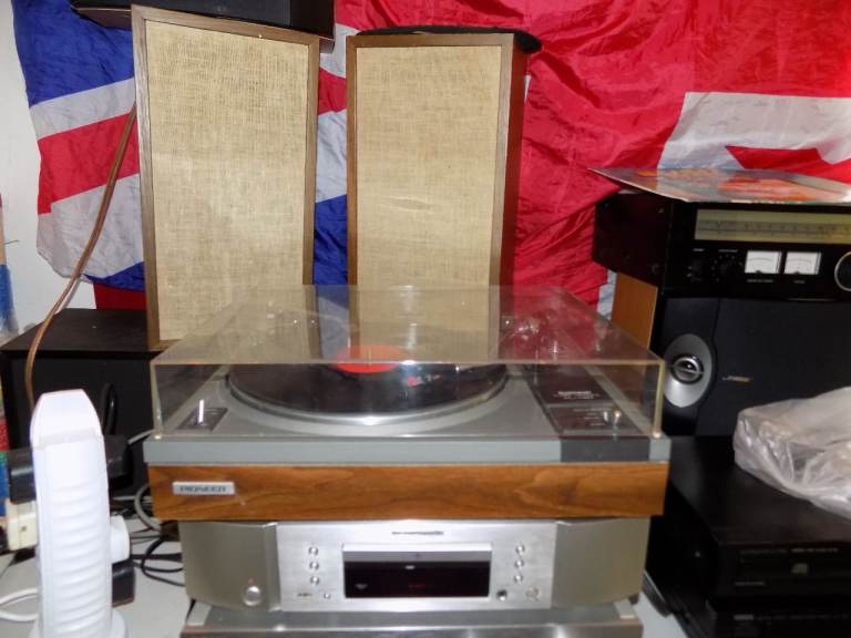 Pioneer PL-112D Turntable   as   mint as they get Ortofon FF15E Mk2 Cartridge in Pioneer headshell