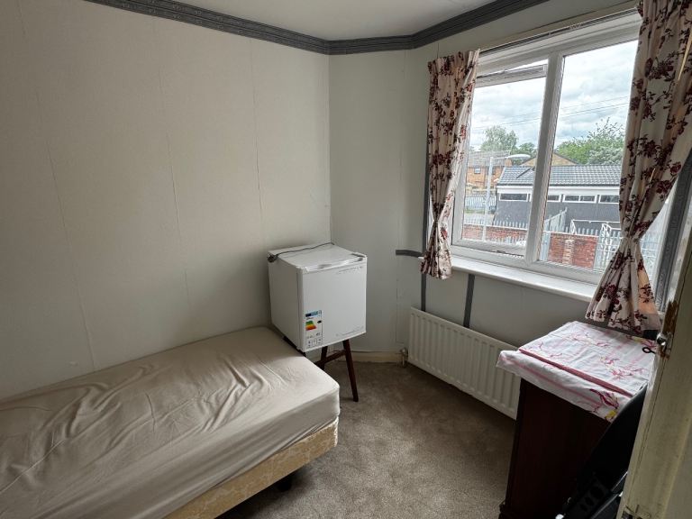 Newly Refurbished Room for rent 