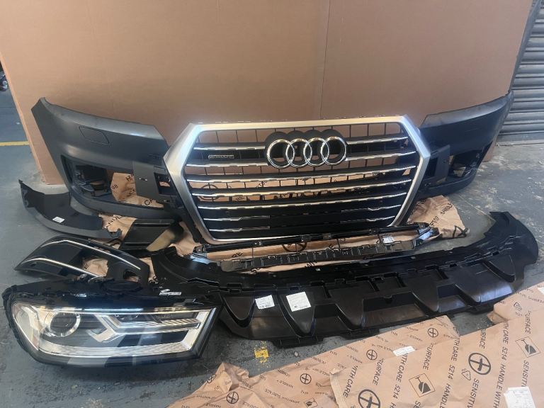 Audi Q7 4M SE 2015-2019 Front Complete Bumper and right headlight