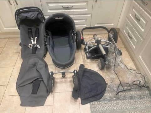 Quinny Buzz pram with lots of add ons 