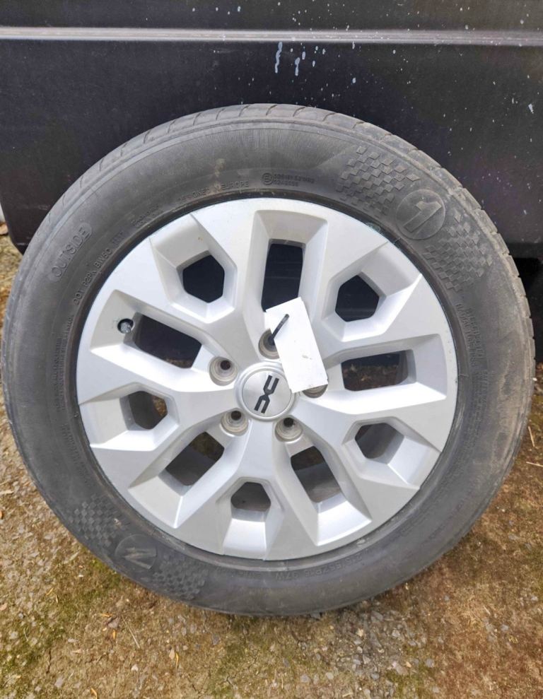 Dacia Duster 16” Alloy Wheel + Reinforced Tyre 