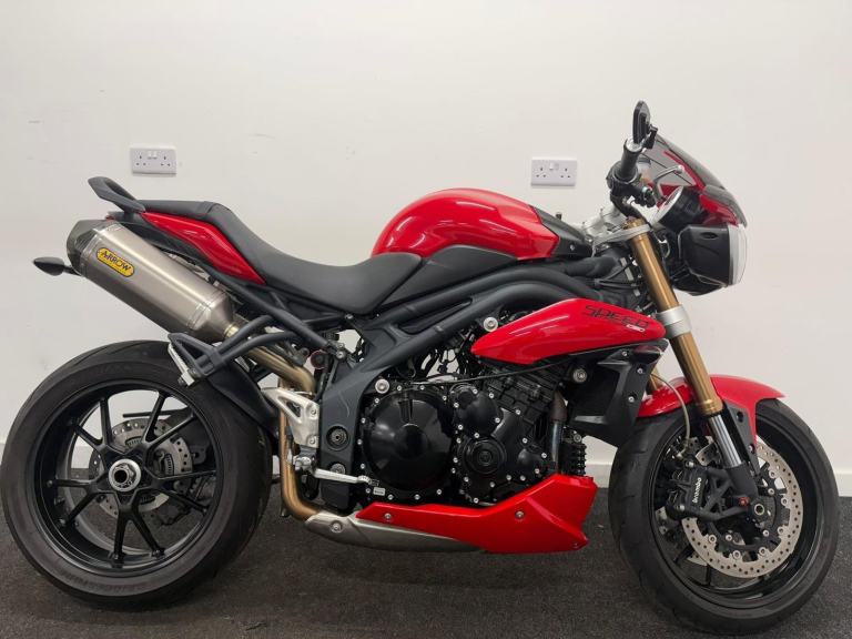 TRIUMPH SPEED TRIPLE 1050 ABS ** TWIN ARROW EXHAUST - 12 MONTHS MOT - WARRANTY *