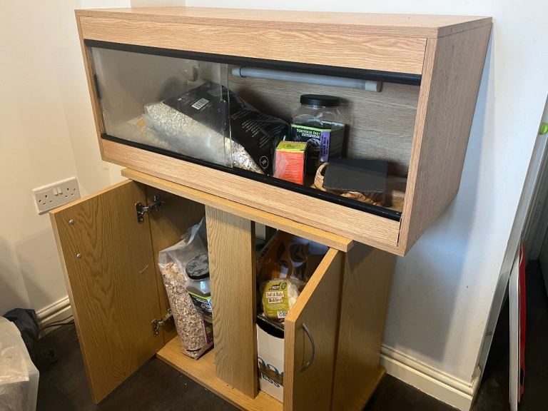 Reptile Vivarium plus extras