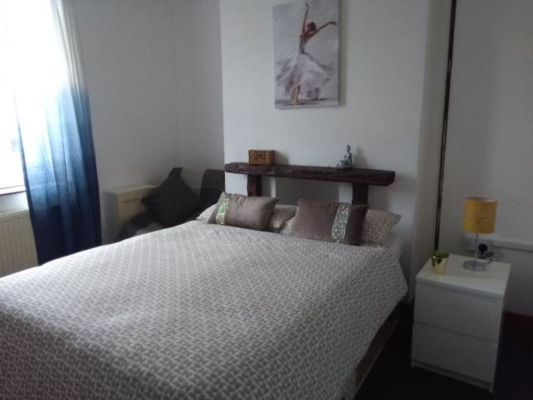 Spacious Furnished Room Willenhall 