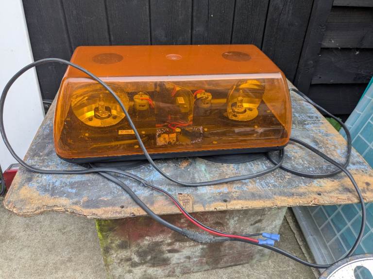 Twin flashing beacon magnetic visionalert 12v