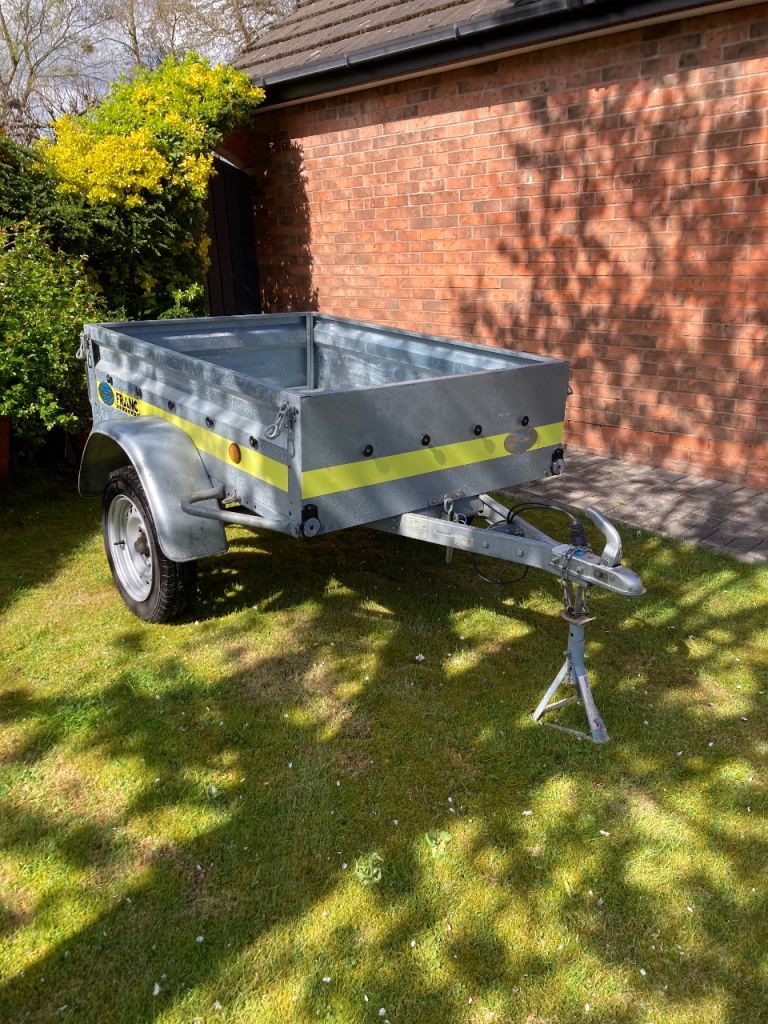 Small tipping / camping trailer