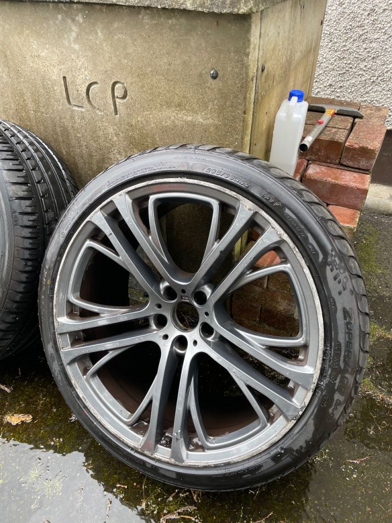 22 inch X5 alloys - two new tyres 