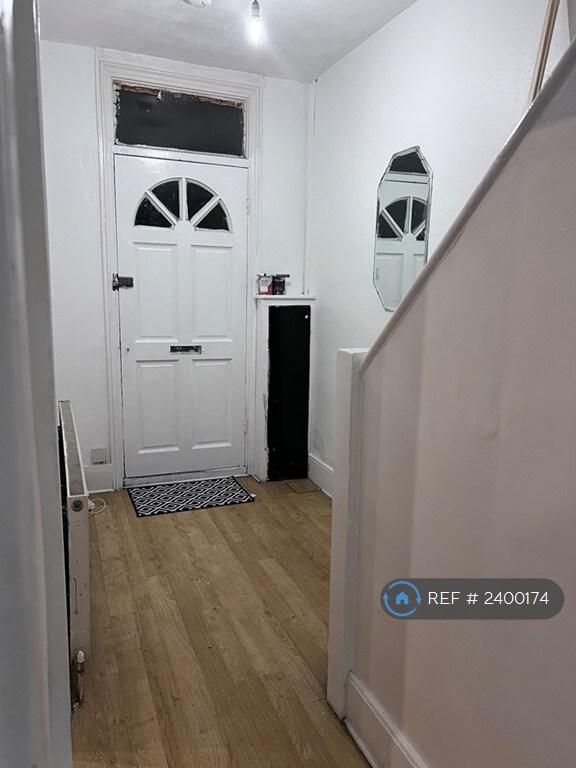 5 bedroom house in Chester Road, Ilford, IG3 (5 bed) (#2400174)