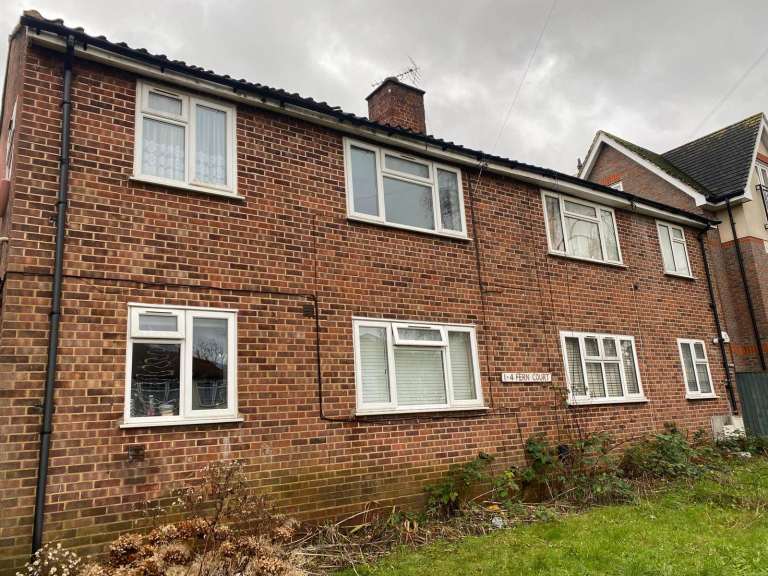 2 Bed 1st Floor Flat with Garden to rent in Harrow - Manor Road-FERN COURT