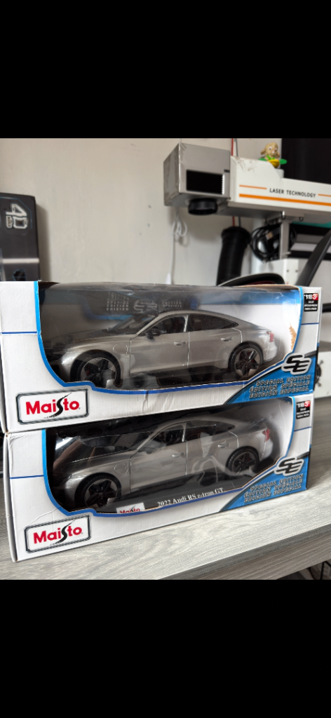 Maisto 1/18 Audi RS E-Tron GT Silver 2022 Diecast Scale Model Car